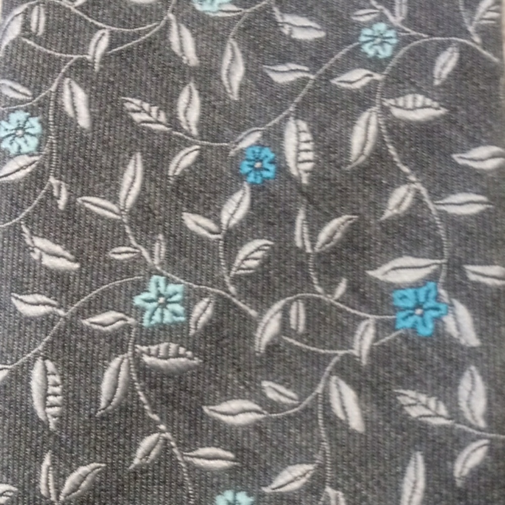 George tie - Picture 3 of 3
